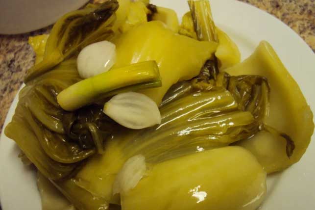 Tác hại của dưa muối gây hại cho sức khỏe khiến dưa ngon tới mấy cũng chẳng ai dám động đũa