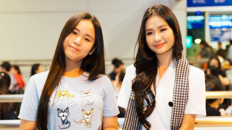 Hoa hậu Bella Vũ tặng khăn rằn cho Thanh Hà "lấy vía" may mắn đi thi Miss Eco International