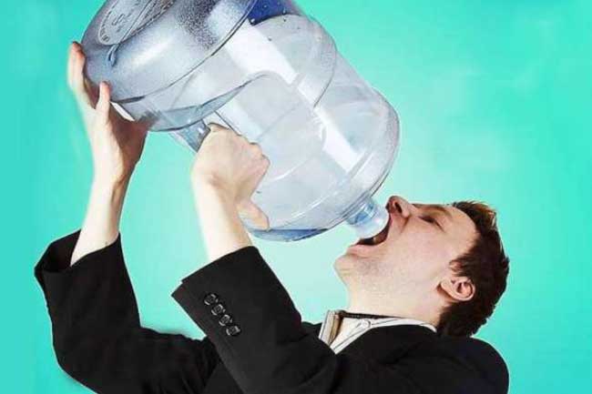 Uống nước rồi những vẫn cảm thấy khát: Dấu hiệu cảnh báo đề phòng với 5 căn bệnh nguy hiểm này