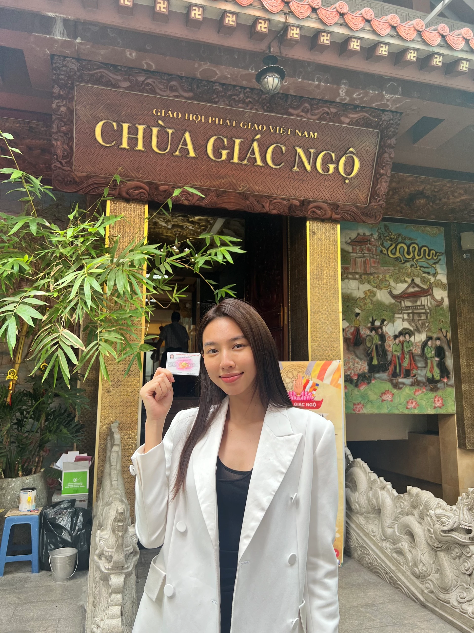 Thuỳ Tiên đi đăng ký hiến tạng Thuỳ Tiên đi đăng ký hiến tạng