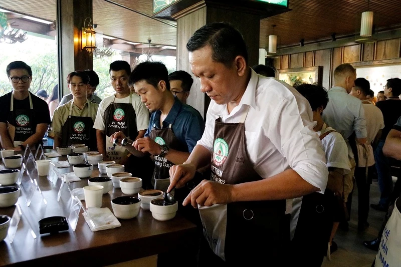 Cuộc thi “Pha cà phê đặc sản Việt Nam 2023" quy tụ 33 nghệ nhân tham gia.