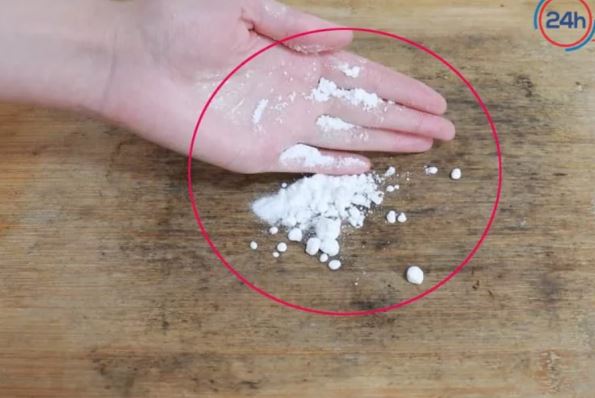 Thớt gỗ bị mốc rửa xà phòng chỉ có hỏng: Làm theo cách đơn giản này chỉ 5 phút thớt sạch bong như mới