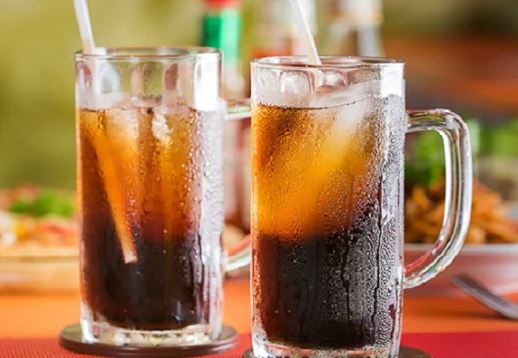 4 loại nước khiến phụ nữ già nhanh, da nhăn nheo, hại xương khớp