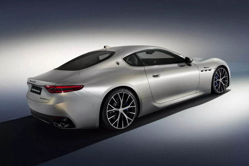 Khám phá Maserati GranTurismo 2024 giá hơn 4 tỷ đồng