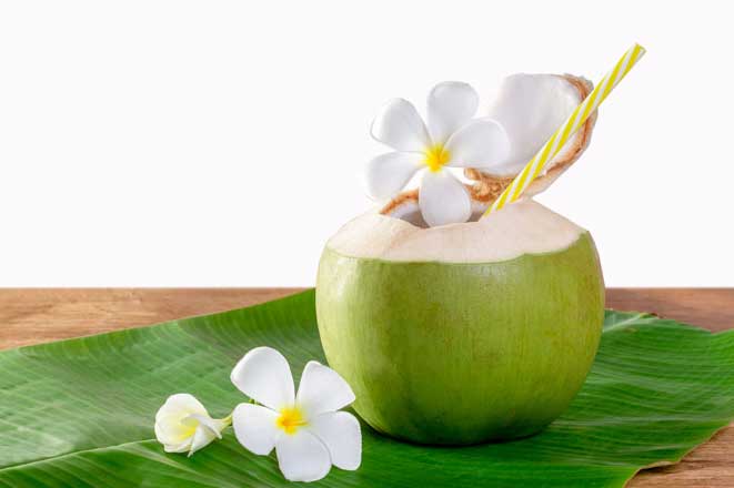 Cứ uống theo cách này, nước dừa bổ đến mấy cũng hóa thành ... 'thuốc độc', rất nhiều người Việt không biết