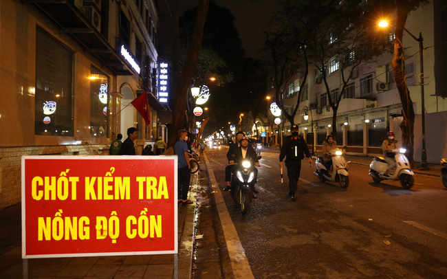 Lái xe hộ cho người say rượu, tháng kiếm vài chục triệu đồng