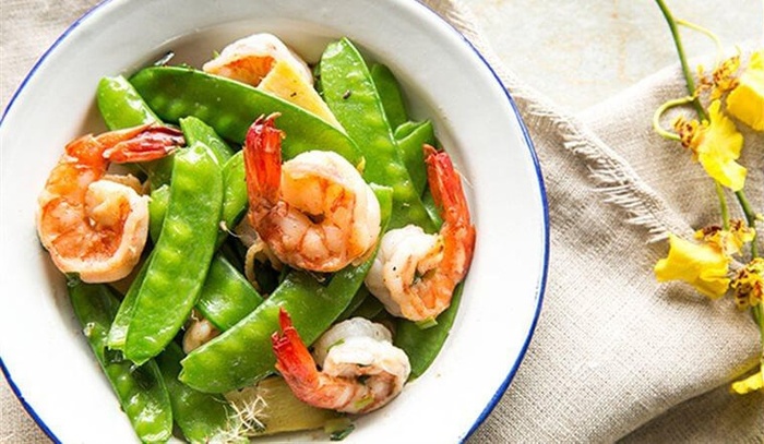 Thực đơn cơm chiều: Đậu Hà Lan xào tôm, gà rán giòn cay, canh cải xoong