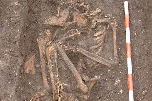 Giải mã người phụ nữ có bộ xương bất thường, bí ẩn thời trung cổ