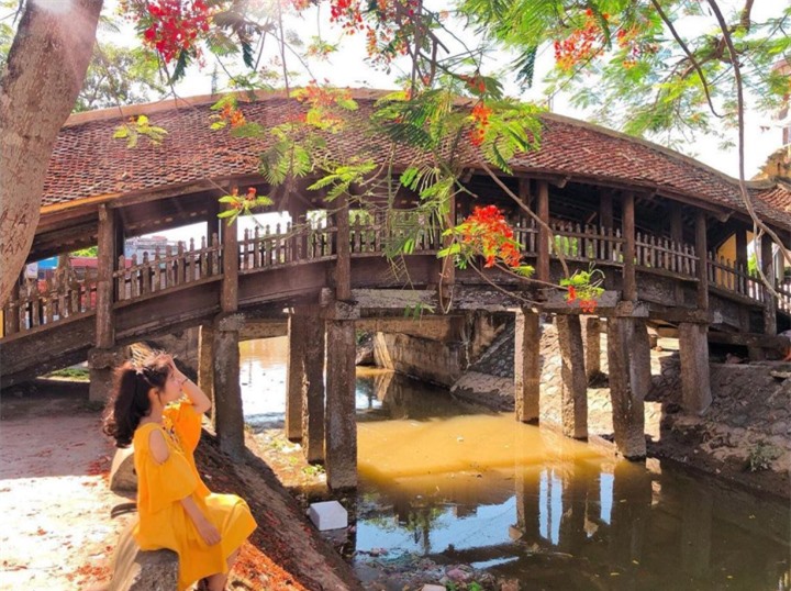 Chiêm ngưỡng cây cầu ngói 500 năm tuổi cổ xưa và đẹp bậc nhất Việt Nam - 7