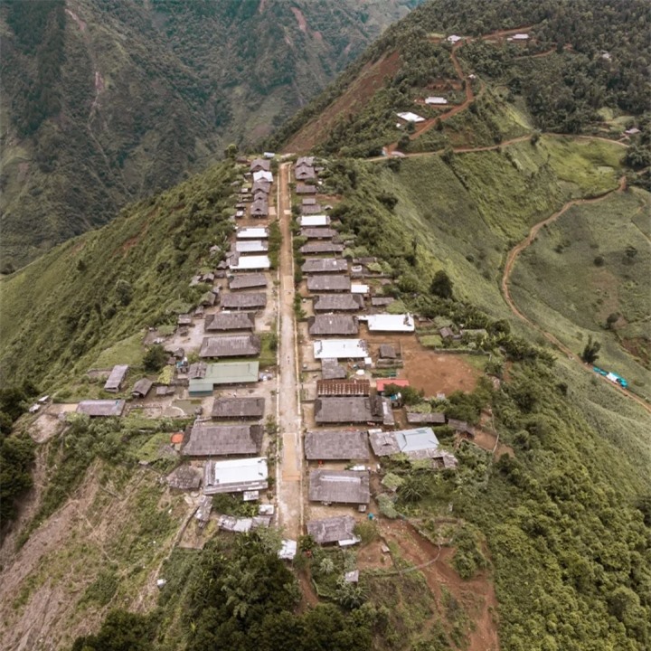 Vẻ đẹp thanh bình của bản Cu Vai nằm biệt lập giữa bốn bề mây núi Yên Bái - 2