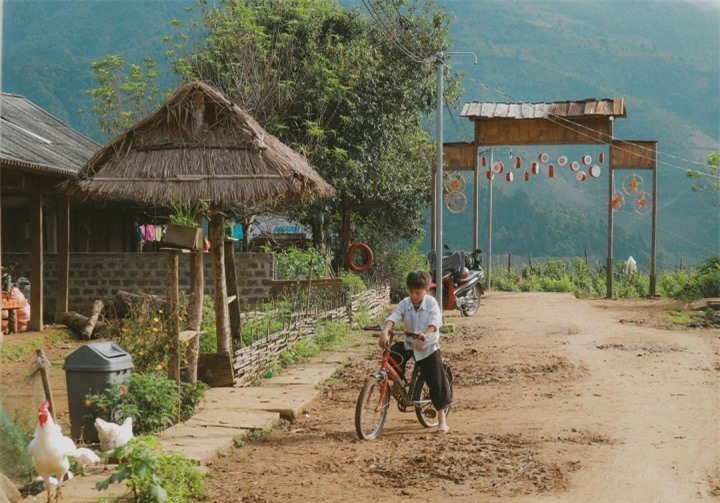 Vẻ đẹp thanh bình của bản Cu Vai nằm biệt lập giữa bốn bề mây núi Yên Bái - 9