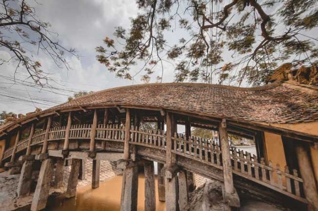 Chiêm ngưỡng cây cầu ngói 500 năm tuổi cổ xưa và đẹp bậc nhất Việt Nam