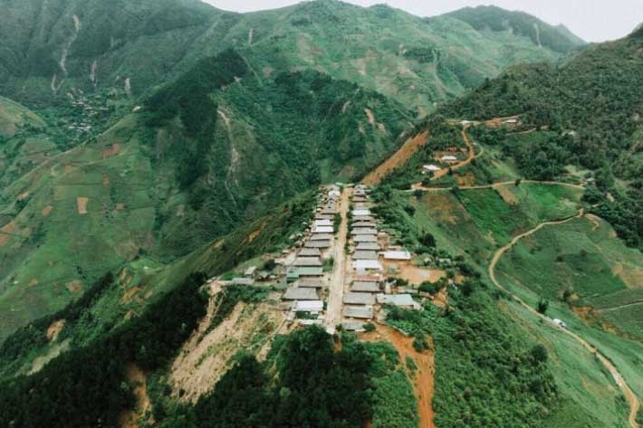 Vẻ đẹp thanh bình của bản Cu Vai nằm biệt lập giữa bốn bề mây núi Yên Bái