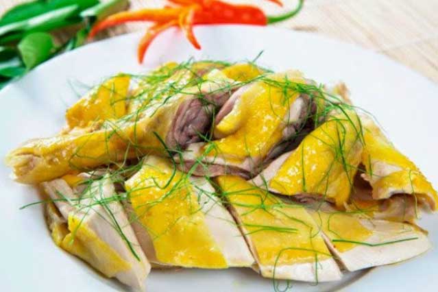 Luộc gà bằng nước lạnh là dại: Sai lầm kinh điển hầu hết các bà nội trợ đều mắc phải khiến gà kém ngon