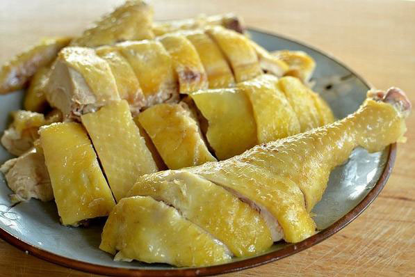 Luộc gà nhớ cho thêm thứ này, đảm bảo thịt thơm ngọt, da giòn, không bị nứt