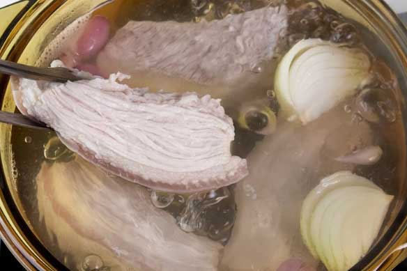 4 sai lầm trong luộc thịt lợn khiến cho thịt mất chất, độc tố ngấm ngược trở lại khiến cả nhà "rước bệnh"