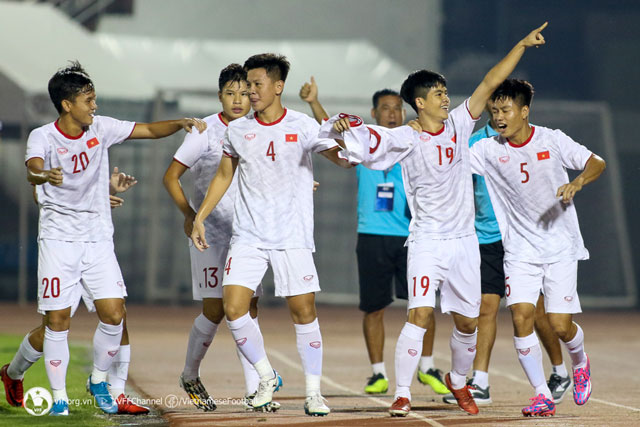 HLV Troussier triệu tập 41 cầu thủ dự SEA Games 32