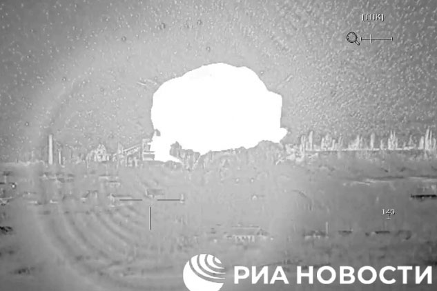 Nga oanh tạc dữ dội vị trí quân Ukraine, khói lửa bao trùm mục tiêu trong đêm