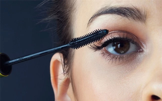 Sai lầm thường gặp khi trang điểm bằng mascara