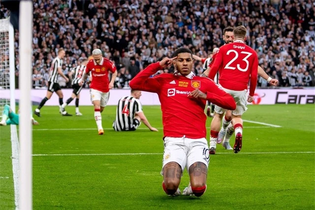 Vượt qua Newcastle, Manchester United vô địch Cúp Liên đoàn Anh - Ảnh 2.