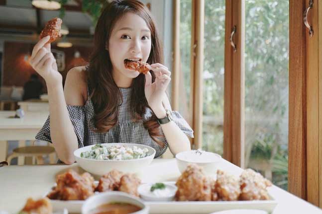 Những thói quen gây hại sau bữa ăn mà nhiều người thường mắc phải