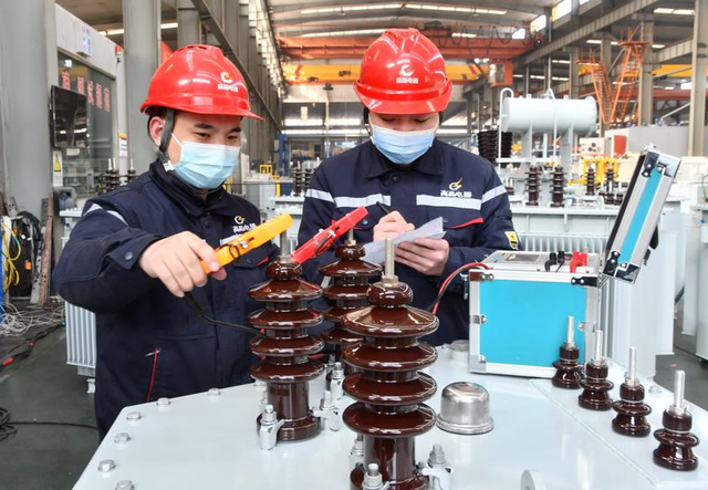 Kinh tế Trung Quốc phục hồi trong thách thức