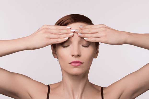 Phụ nữ U40 cứ tích cực massage hàng ngày lên 4 vị trí này của khuôn mặt để kéo dài tuổi xuân