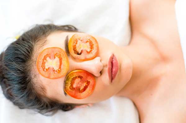 Chỉ với 3 phút mỗi ngày sử dụng cà chua theo cách này đảm bảo da bạn sẽ đẹp láng mịn trông thấy