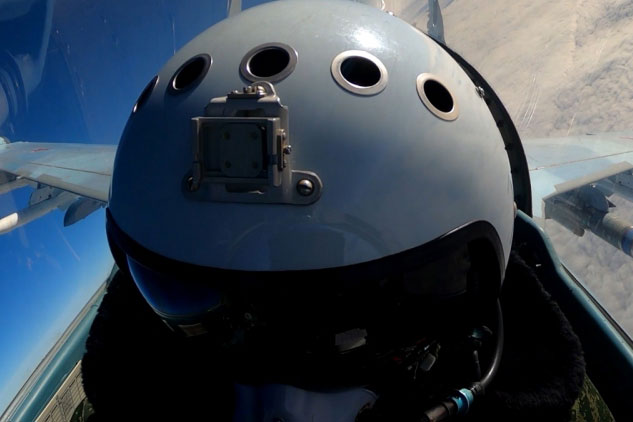 Tiêm kích Nga xuất kích, nhào lộn và phóng tên lửa về phía máy bay Ukraine