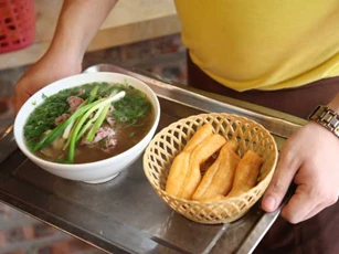 Buổi sáng ăn quẩy cùng phở là "hại thận" và những sai lầm khi ăn sáng 10 người 9 người mắc