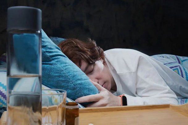 Có nên uống nước trước khi đi ngủ không?