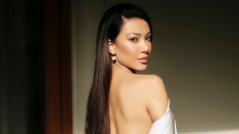 Á Hậu Kim Duyên ngọt ngào, đầy nữ tính trong BST mới của NTK Lê Thanh Hoà