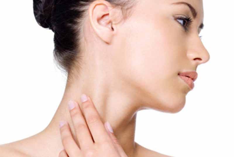 Mách chị em cách chăm sóc da vùng cổ