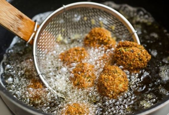 Những tác hại nguy hiểm của việc tái sử dụng dầu ăn, bạn nên biết