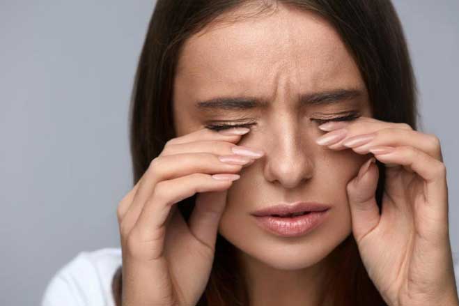 10 thói quen sai lầm khiến chị em già đi hàng chục tuổi mà ít ai biết