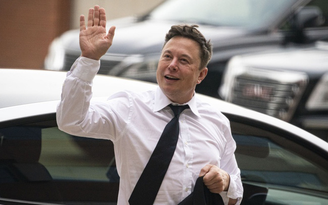 Elon Musk lấy lại ngôi giàu nhất thế giới