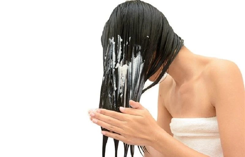 10 thói quen tưởng chừng vô hại khiến tóc khô, gãy rụng  ảnh 1