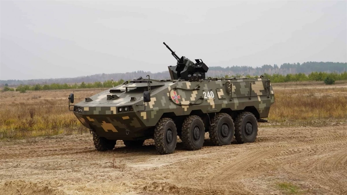 thiet giap btr-60 moi cua ukraine lan dau xuat hien tren chien truong hinh anh 1