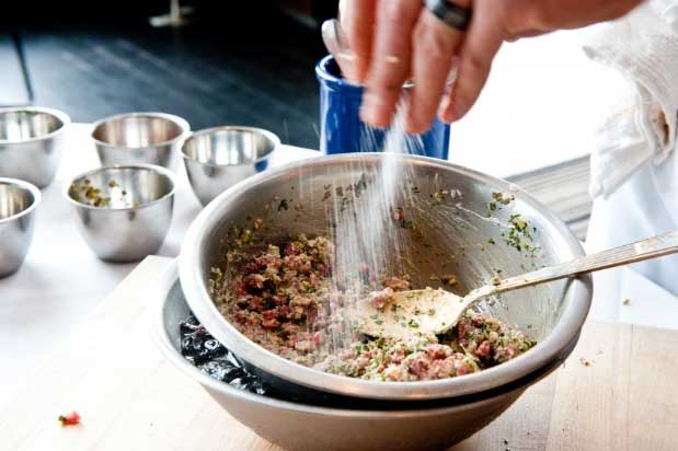 Bác sĩ ''vạch mặt'' thói quen gây ung thư, tàn phá sức khỏe nhiều người Việt đang mắc phải