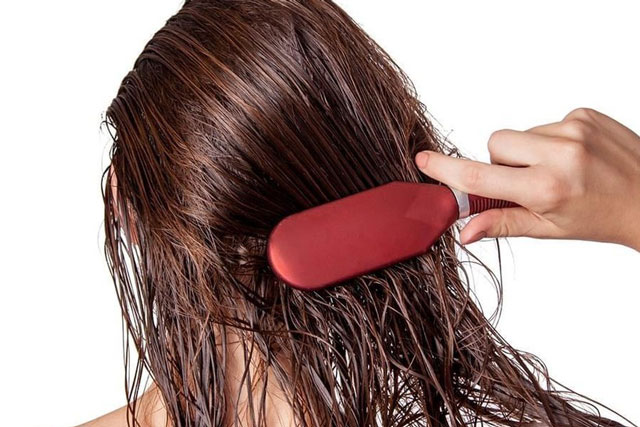 10 thói quen tưởng chừng vô hại khiến tóc khô, gãy rụng