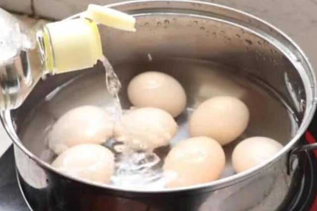 Luộc trứng kỵ nhất là điều này, ăn vào bảo sao sức khoẻ "xuống dốc", nguy hiểm khôn lường