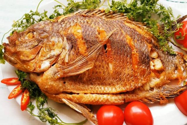 Rán cá đừng chỉ bỏ dầu ăn: Làm thêm bước này cá giòn tan không lo vỡ nát