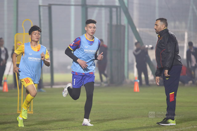 Thủ môn U23 Việt Nam nhận yêu cầu đặc biệt từ HLV Troussier