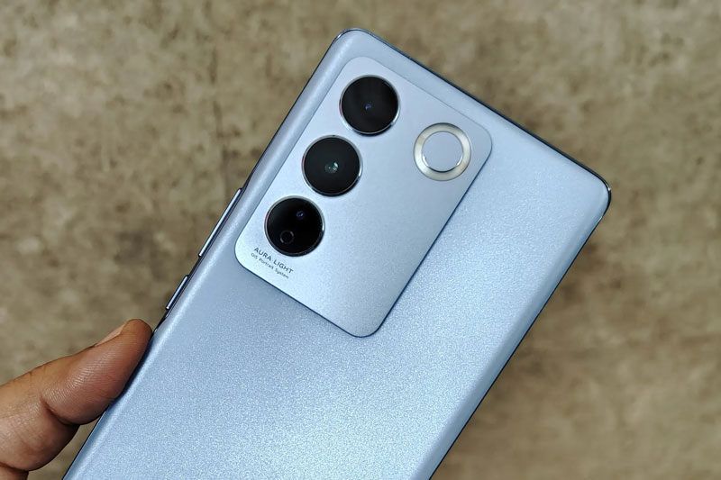 Smartphone chip Dimensity 8200 5G, RAM 12 GB, sạc 66W, giá hấp dẫn