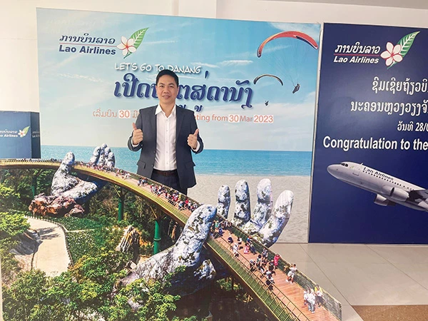 Lao Airlines dùng hình ảnh Cầu Vảng nổi tiếng ở Khu du lịch Sun World Ba Na Hills để giới thệu về đường bay thẳng Viêng Chăn - Đà Nẵng
