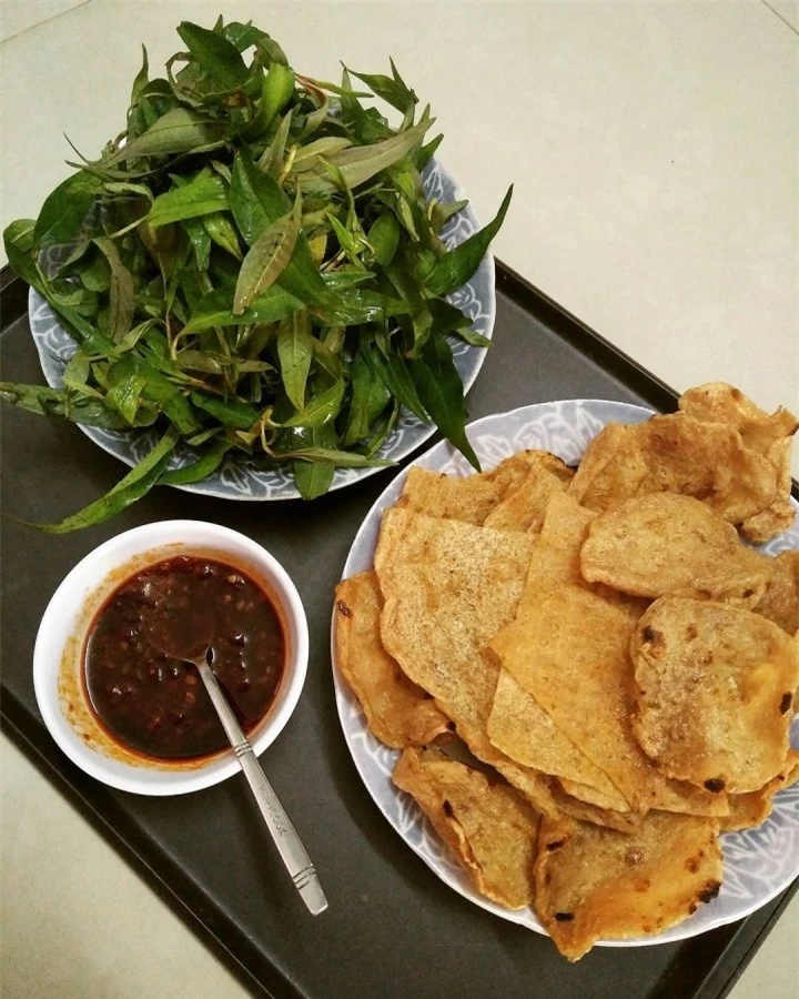 'Quên lối về' với chả cá cuốn rau răm, món ăn vặt đặc sản ở Bình Định - 2