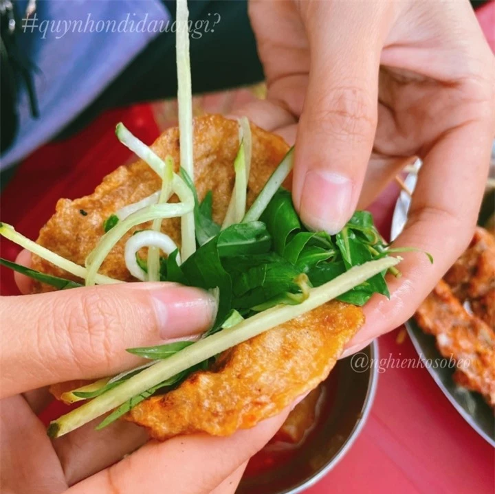 'Quên lối về' với chả cá cuốn rau răm, món ăn vặt đặc sản ở Bình Định - 6