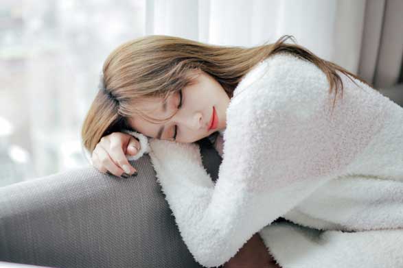 Ngủ ngay sau khi ăn trưa hại nhiều hơn lợi: Hỏng dạ dày, tăng nguy cơ đột quỵ