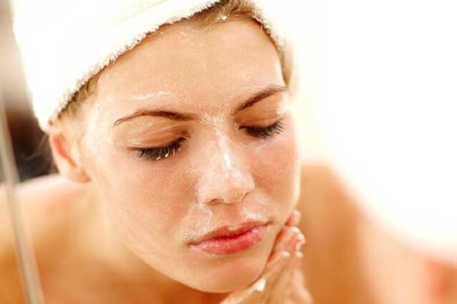 Ch&#x1EB3;ng c&#x1EA7;n t&#x1ED1;n ti&#x1EC1;n &#x111;i spa, 3 c&#xE1;ch l&#xE0;m tr&#x1EAF;ng da c&#x1EA5;p t&#x1ED1;c hi&#x1EC7;u qu&#x1EA3; ch&#x1EC9; sau 1 &#x111;&#xEA;m