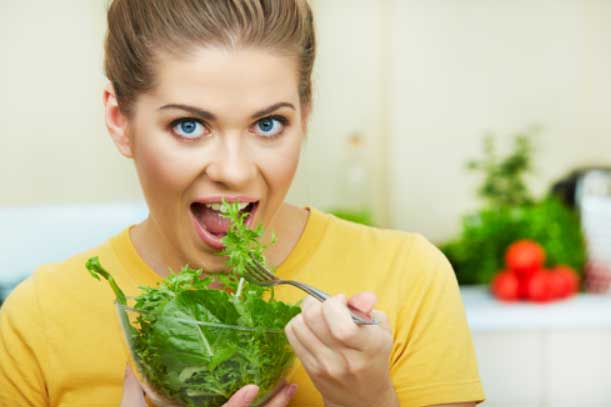 Nếu bạn gái muốn ăn ngon, ăn nhiều nhưng lại không lo cân nặng, hãy áp dụng cách sau